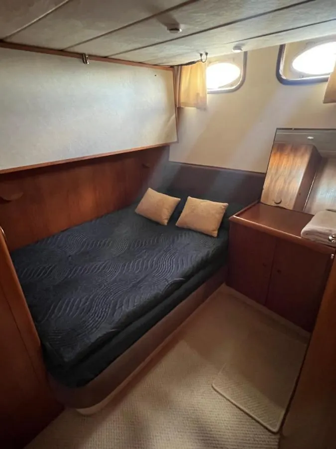 Botel Marina Superyacht: Luxury Southampton Harbor Stay United Kingdom
