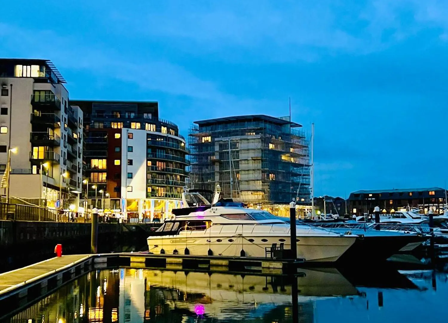 Marina Superyacht: Luxury Southampton Harbor Stay 0*,  United Kingdom