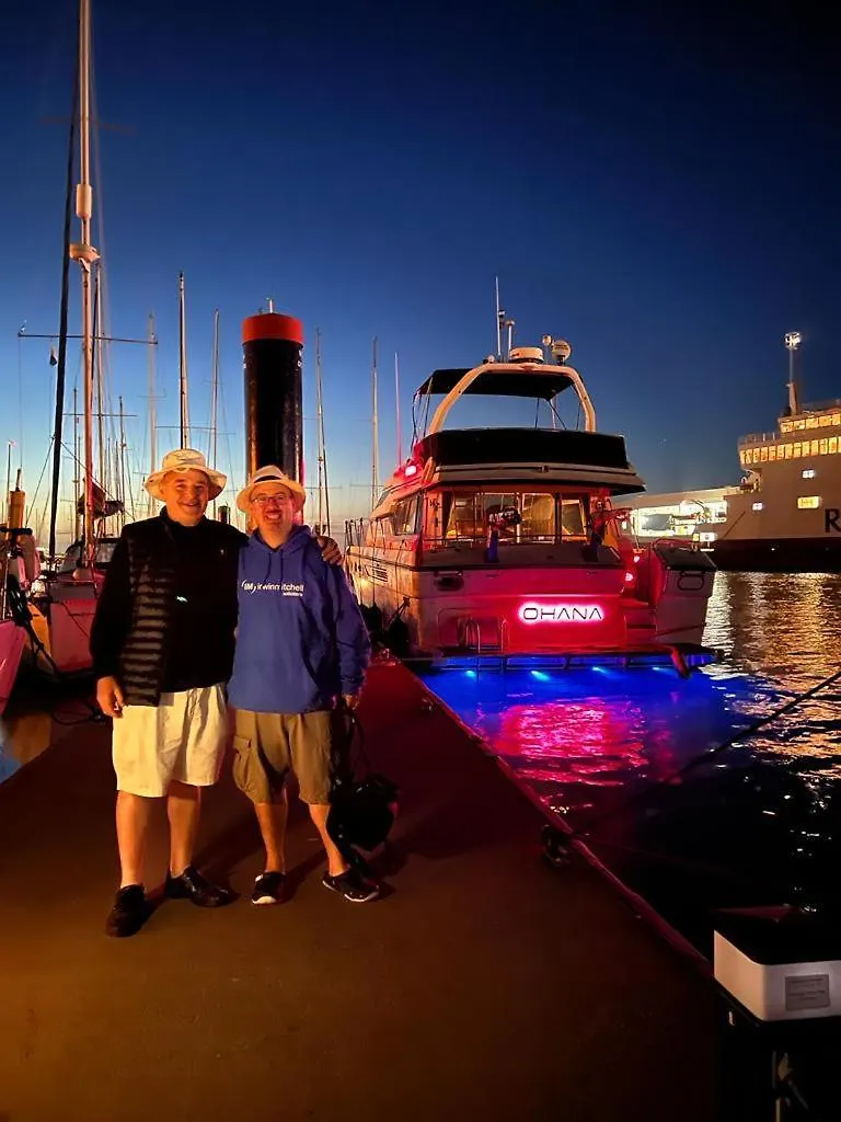 Marina Superyacht: Luxury Southampton Harbor Stay Botel