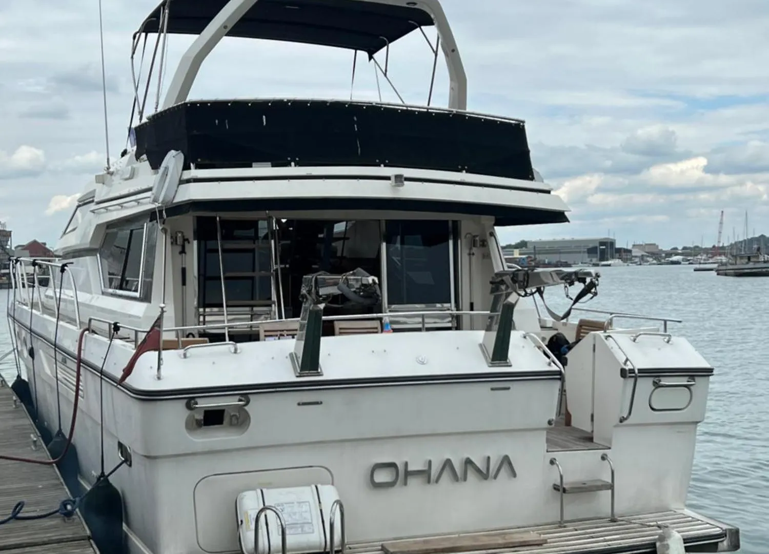 Marina Superyacht: Luxury Southampton Harbor Stay Botel