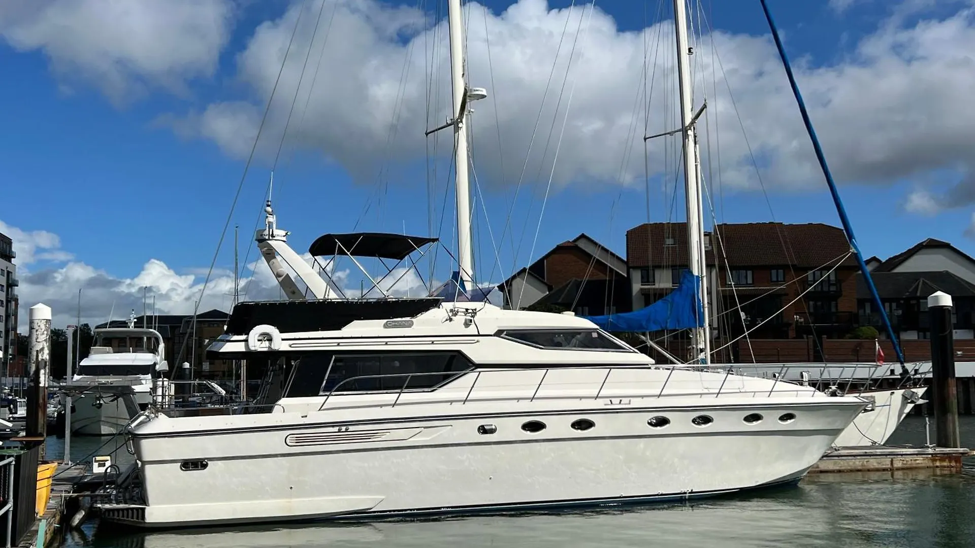 Marina Superyacht: Luxury Southampton Harbor Stay United Kingdom
