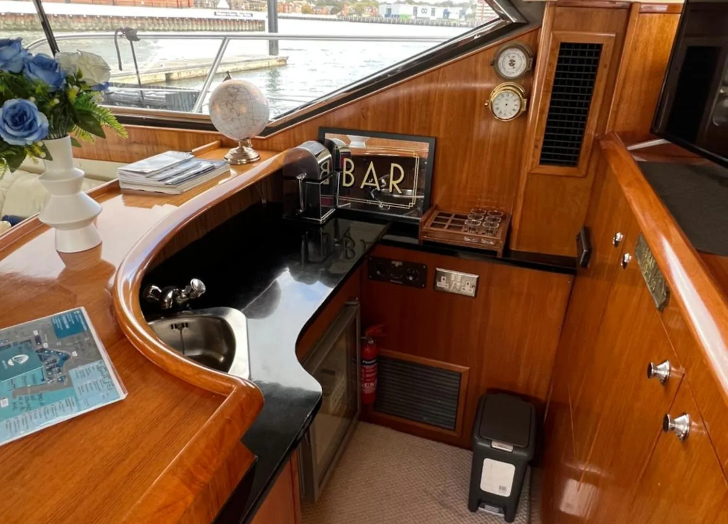 Marina Superyacht: Luxury Southampton Harbor Stay United Kingdom