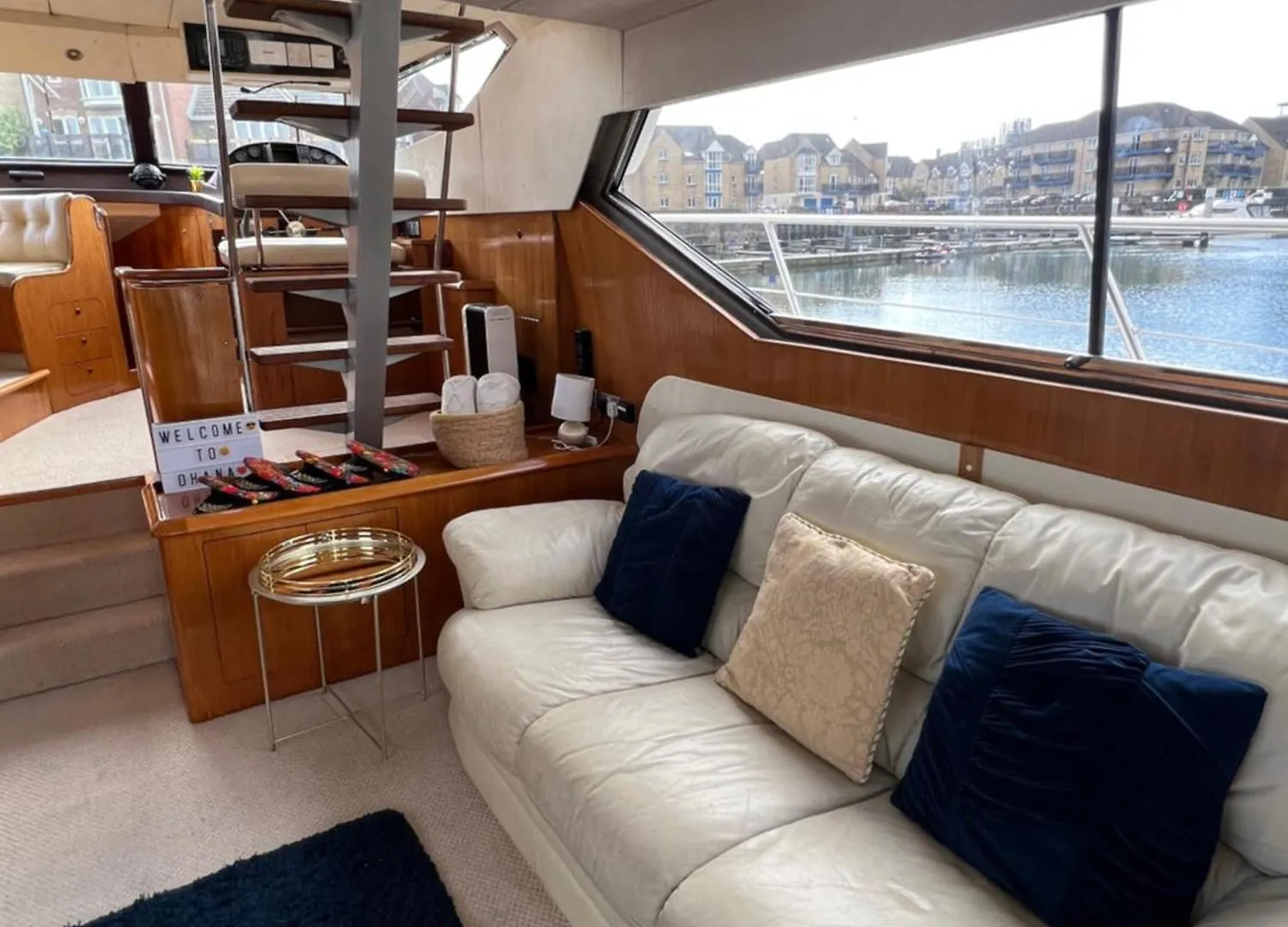 Marina Superyacht: Luxury Southampton Harbor Stay Botel
